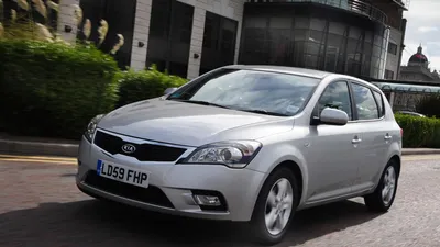 Kia Cee'd hatchback 2007 - 2012 review - CarBuyer - YouTube