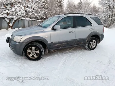 Car, Kia Sorento, cross country vehicle, model year 2002-, silver, driving,  Groand, offroad, diagonal from the front, frontal vi Stock Photo - Alamy