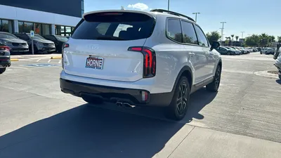 Get Rugged Dependability with the 2022 Kia Telluride at Thelen Kia in Bay  City