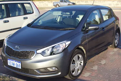 File:2015 Kia Cerato (YD MY15) S hatchback (2015-11-14).jpg - Wikimedia  Commons