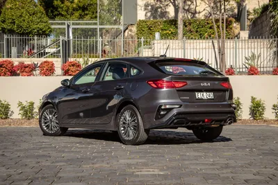 File:2017 Kia Cerato (YD) S hatchback (2018-02-20) 02.jpg - Wikipedia