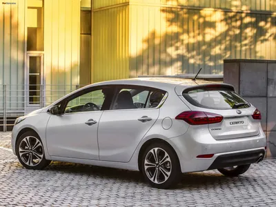 Kia Cerato Hatchback 2013 images (2048x1536)