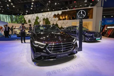 Новый Mercedes-Benz E-Class L для Китая: длиннее и роскошнее  предшественника - КОЛЕСА.ру – автомобильный журнал