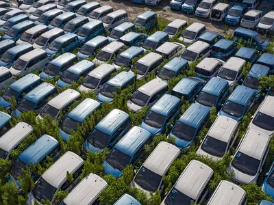Мир поразили гигантские кладбища электромобилей в Китае. Почему китайцы  массово избавляются от них?: Климат и экология: Среда обитания: Lenta.ru