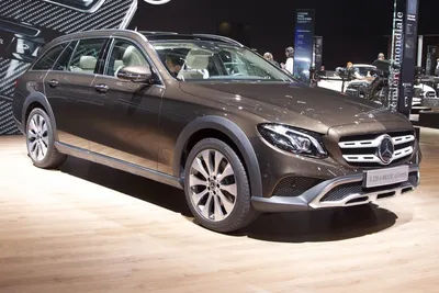 Mercedes-Benz представил новый S-Class: в салоне авто пять мониторов -  Российская газета