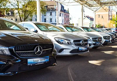 Mercedes показал интерьеры нового C-Class и минивэна V-Class