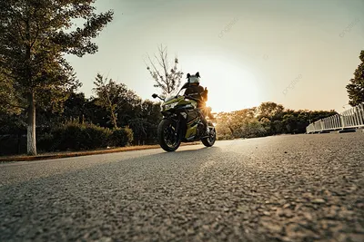 Мотоциклы для настоящих гонщиков: искусство скорости на двух колесах.