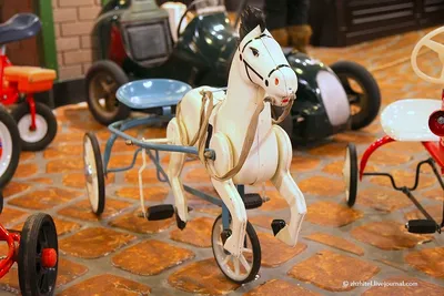 Конь педальный\" - детская игрушка 1950-70-х и стойкая идиома, обозначающая  человека - \"ходячее недоразумение\". | Андрей Мятиев | Дзен