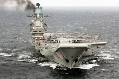 Авианосец \"Адмирал Кузнецов\" успешно поставили в док для ремонта -  Российская газета