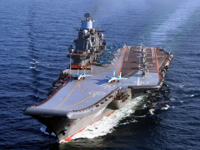 Авианесущий крейсер «Адмирал Кузнецов» успешно встал в док | ИА Красная  Весна