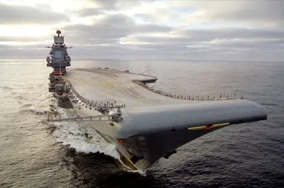 В Мурманске загорелся единственный в России авианесущий крейсер «Адмирал  Кузнецов». Что известно к этому часу · «7x7» Горизонтальная Россия
