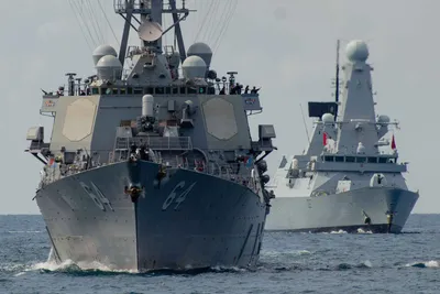 Столкновение кораблей в Норвегии: военный фрегат спасли от затопления — Мир