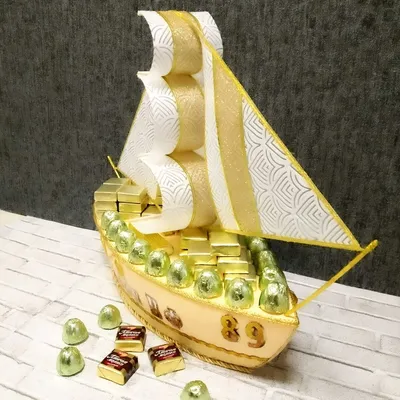 Корабль из конфет (70 фото)