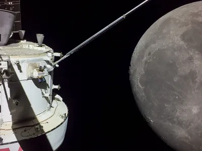 Возвращение космического корабля NASA c Луны: такой он увидел Землю из  космоса (видео)