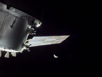 Американский космический корабль Orion совершил облет Луны - AEX.RU