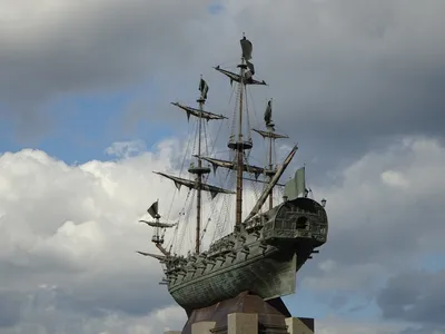Корабль «Полтава» пришвартовался на Английской набережной