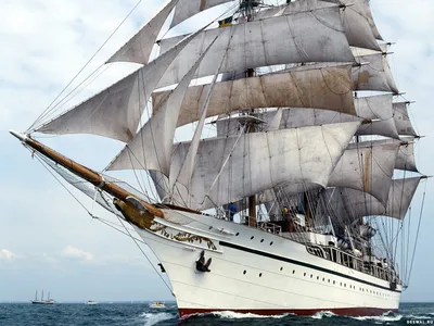 Корабль в океане: символ свободы, приключений и надежды» — создано в  Шедевруме