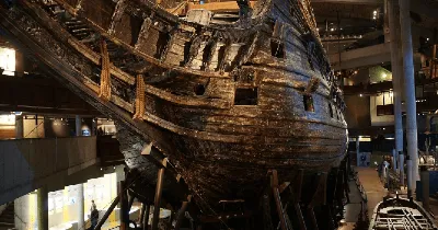 UzbikAvik - Музей Васа Экспонат музея – корабль Васа. Корабль, который  старше, чем США на 100 лет. Это королевский корабль Швеции, который  затонул, не успев закончить первое плавание. Посетители музея знакомятся с