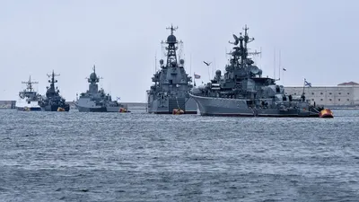 Корабли Черноморского флота перебазированы из Севастополя в Новороссийск и  Феодосию