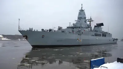 Фото: на Неве встали военные корабли