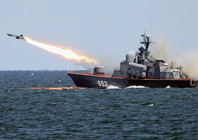 Корабли ВМФ России провели стрельбы в Чёрном море под носом у кораблей США  - ANNA NEWS