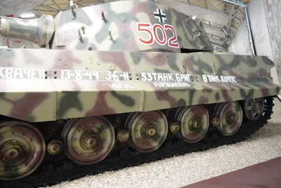 Купить сборную модель танка Pz.Kpfw.VI Ausf.B Королевский Тигр, масштаб  1:100 (Звезда)