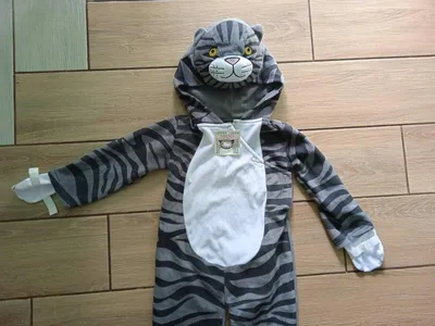 Человек нося страшный костюм кота Стоковое Изображение - изображение  насчитывающей страшно, дневные: 104870811