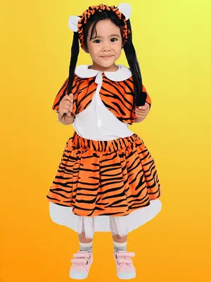 Малыш в реалистичном костюме тигра …» — создано в Шедевруме