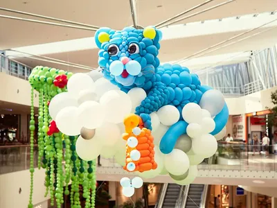 Фигурка кота из шаров — милый декор для праздника
