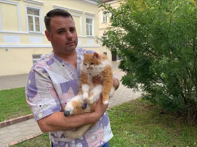 Кот с титановыми лапками приехал на благотворительную акцию в Гродно -  10.08.2023, Sputnik Беларусь