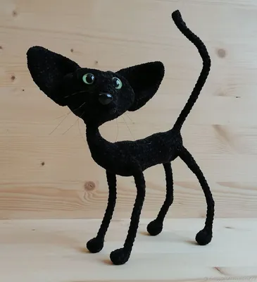 Черный кот ориентал с огромными …» — создано в Шедевруме