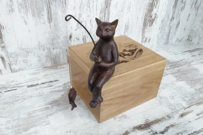 Шапка-ушанка и крошечный свитер. Рыжий кот Симба из Приморья в образе рыбака  разбивает сердца - KP.RU