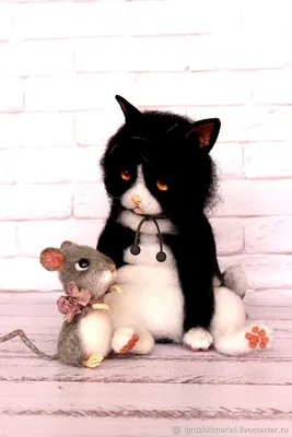 Кот с мышкой» — создано в Шедевруме