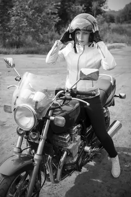Красивые девушек на мотоцикле 