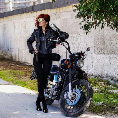 Необычные девушки на мотоциклах: скачать фото бесплатно в png, jpg форматах