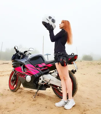 Красочные фото красивых девушек на мотоциклах: выбирайте изображения и скачивайте