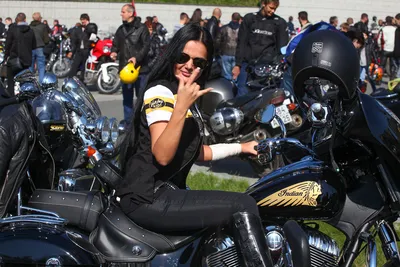 Вызывающая красота: фотографии девушек на мотоциклах 