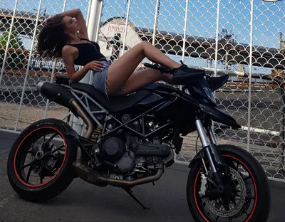 Фото красивых девушек на мотоцикле