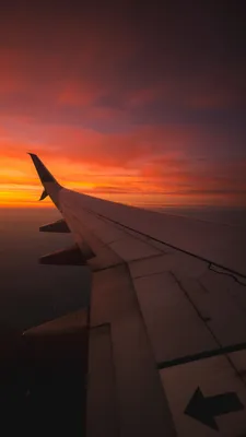 Красивый взгляд неба и земли от самолета Стоковое Изображение - изображение  насчитывающей крыло, высоко: 107081255
