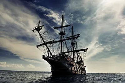 Купить картину-постер \"Пиратский корабль \"Черная жемчужина\" в  беспредельности темных волн\" с доставкой недорого | Интернет-магазин  \"АртПостер\"