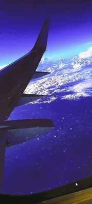Красивый самолет летает в красочные облака Стоковое Изображение -  изображение насчитывающей самолет, муха: 112511491