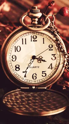 Большие красивые часы около ёлочки…» — создано в Шедевруме