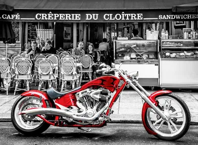 Фото: Красный мотоцикл в 4K разрешении
