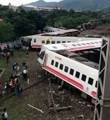 Произошло крушение поезда на вокзале Монпарнас - Знаменательное событие