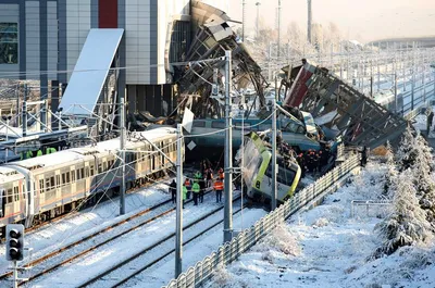 Более 80 пассажиров ранены при крушении поезда на Кубани // Новости НТВ