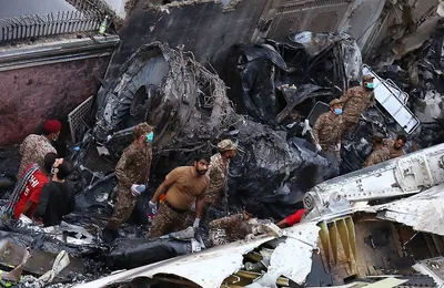 При крушении самолета в Пакистане погибли 97 человек - Аналитический  интернет-журнал Власть