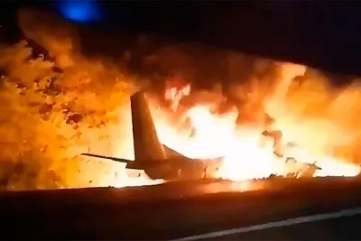 Делал разворот и упал\": Очевидец описал крушение самолета с курсантами под  Харьковом - KP.RU