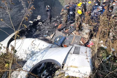 Пассажирский самолет потерпел крушение на Тайване // Видео НТВ