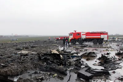 Командир разбившегося в Ростове Boeing мог специально направить самолет в  землю - Газета.Ru