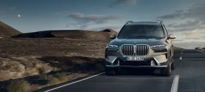 BMW представила электрокроссовер с функцией смены цвета кузова